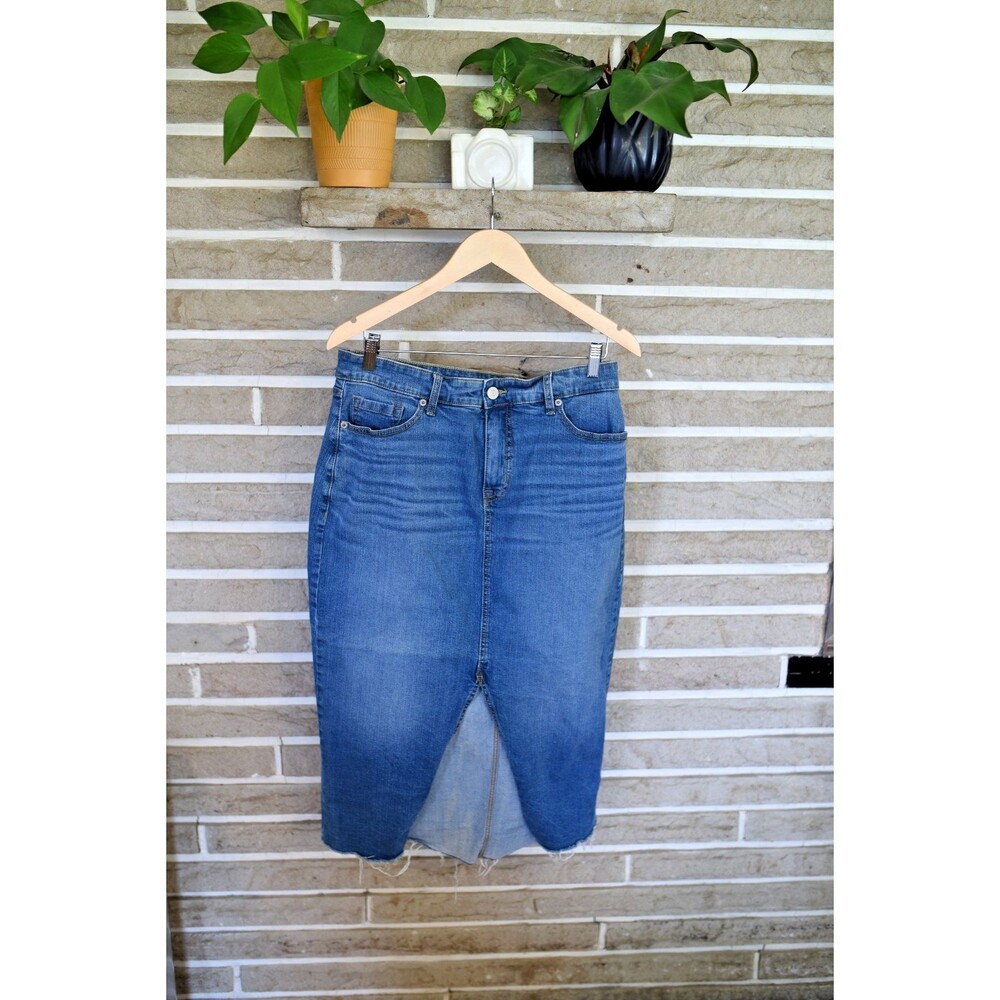 TORRID FRONT SLIT FRAYED HEM DENIM MIDI SKIRT PLUS SIZE 18